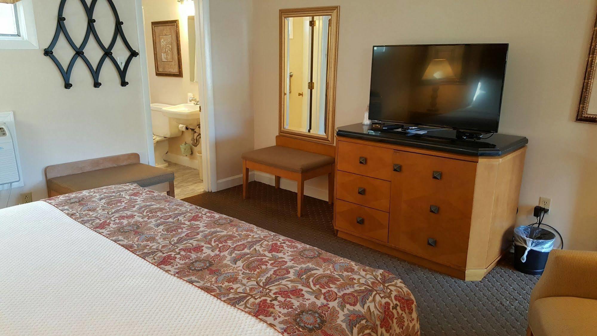 Starlight Cape Cod Motel 2*